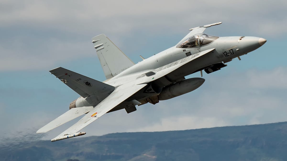 Cazas F-18 españoles de la OTAN derriban un dron no identificado sobre Rumanía