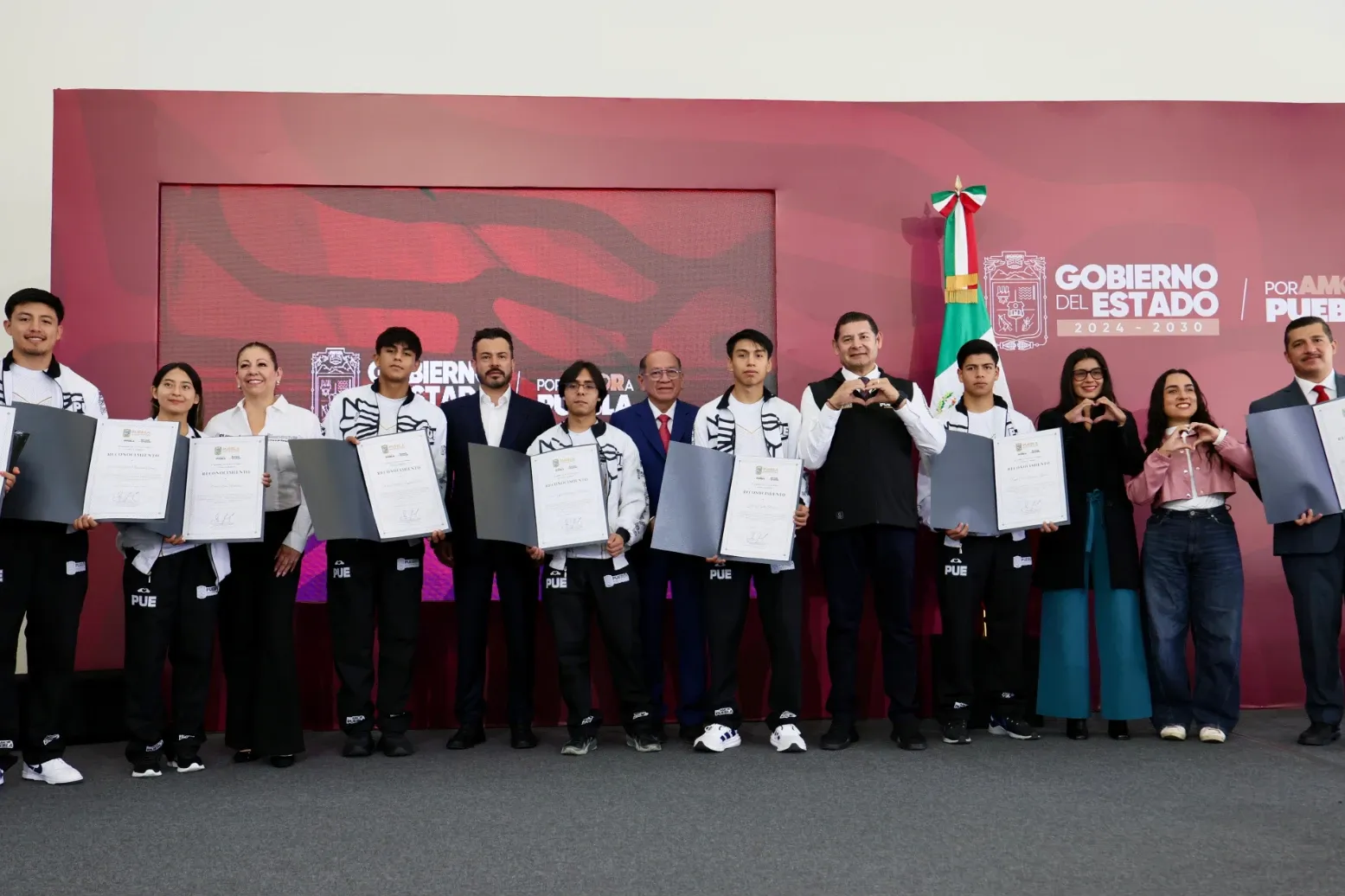 Seis campeones poblanos de kickboxing representarán a México en competencias internacionales con respaldo estatal