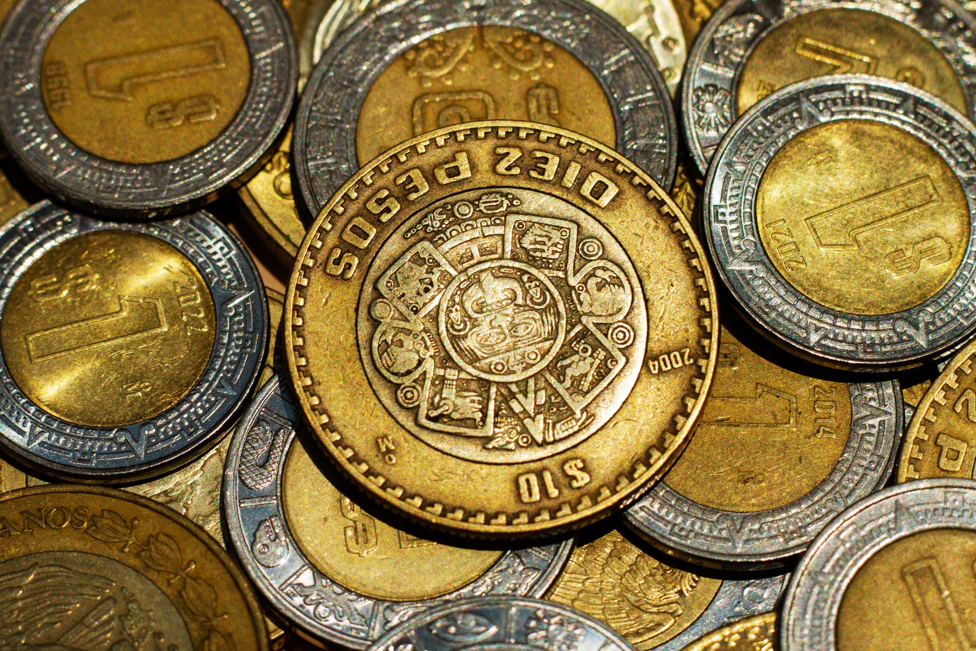 De la "paridad sagrada" al superpeso: 70 años de historia y lecciones del tipo de cambio en México