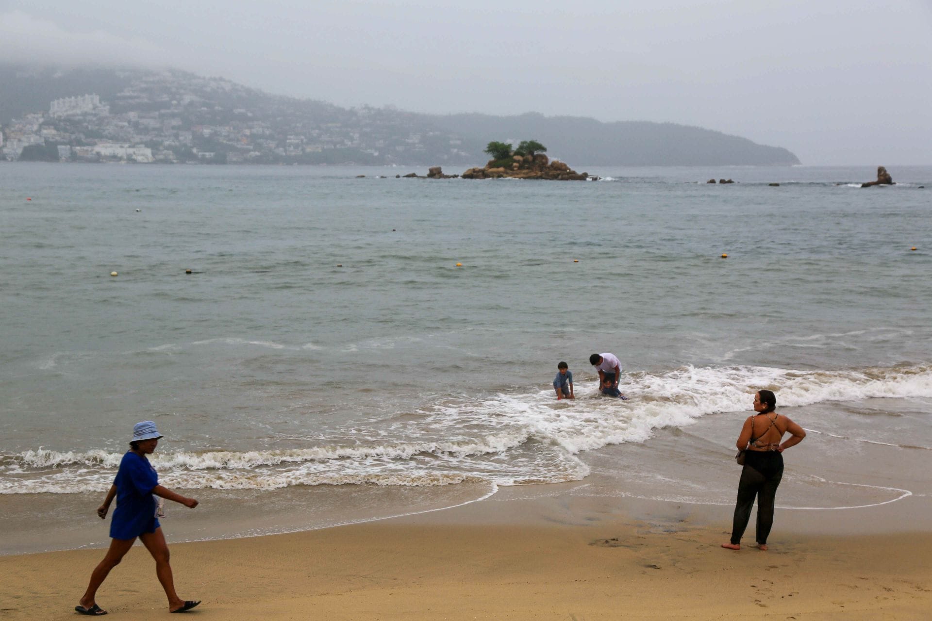 Conagua mantiene bajo vigilancia dos potenciales ciclones en el Pacífico; prevén lluvias en 31 estados