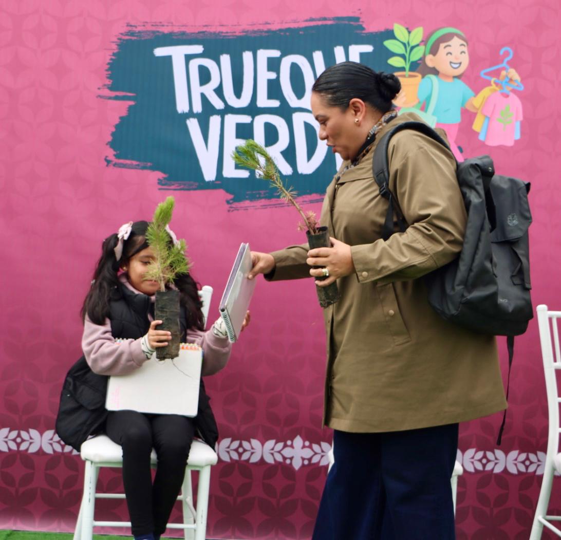 Impulsan el 'Trueque Verde' en el Edomex para frenar el desperdicio de útiles y uniformes escolares
