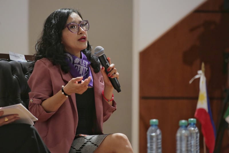 Expertos advierten en la FUL que el T-MEC protege a gigantes tecnológicos y frena la justicia por ciberviolencia