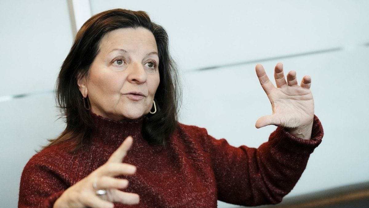 Cristina Zubillaga, directora de Agesic: “No podemos quedarnos sin avanzar en inteligencia artificial por no tener infraestructura”