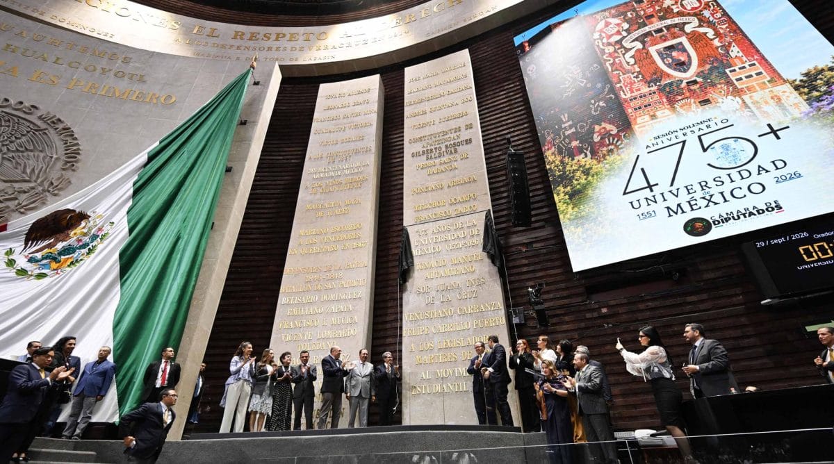 Inscriben con letras de oro los 475 años de la Universidad de México en el Muro de Honor de San Lázaro