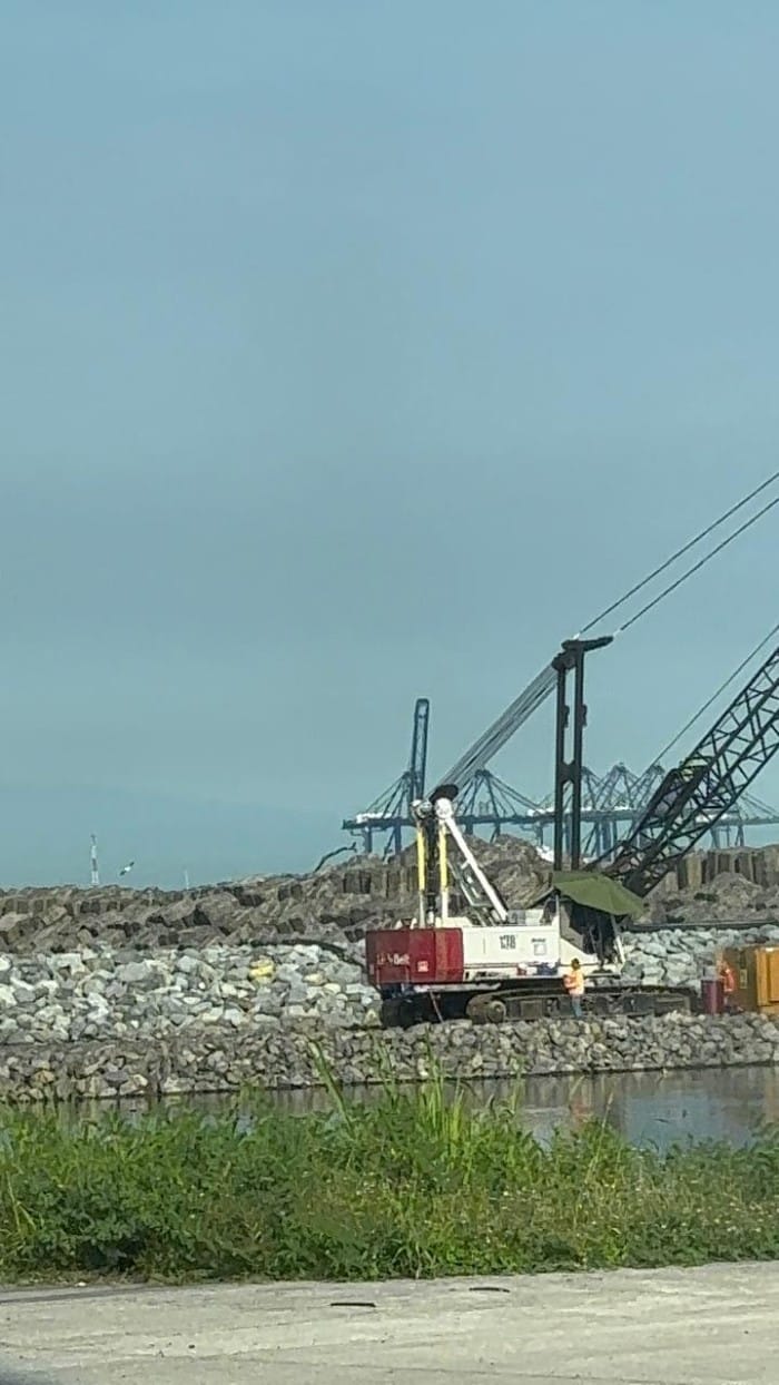 Denuncian que la Marina construye escollera en arrecife La Gallega pese a suspensión de la SCJN