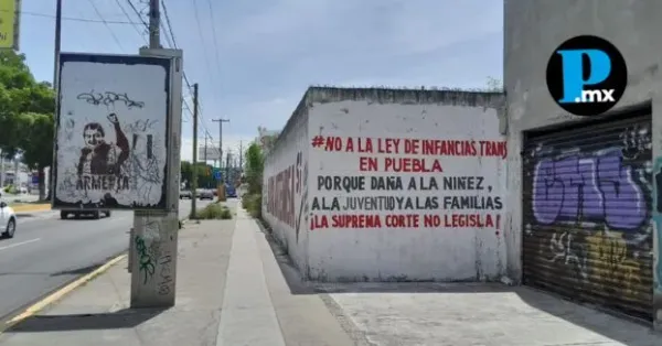 Aparecen nuevas pintas transfóbicas en Puebla ante el avance de la ley de infancias trans