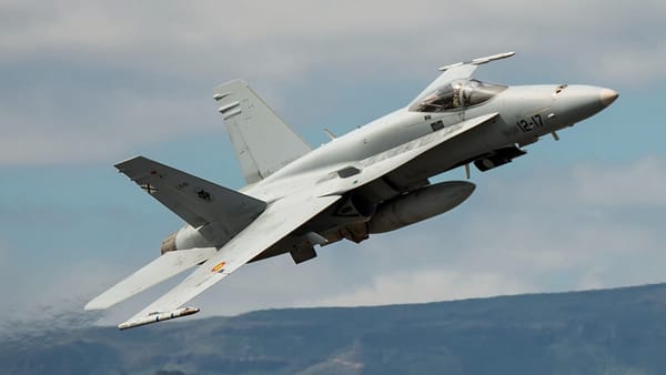 Cazas F-18 españoles de la OTAN derriban un dron no identificado sobre Rumanía