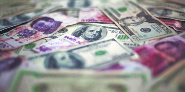 El peso mexicano rompe el piso de las 17 unidades impulsado por el 'carry trade' y la confianza de los mercados