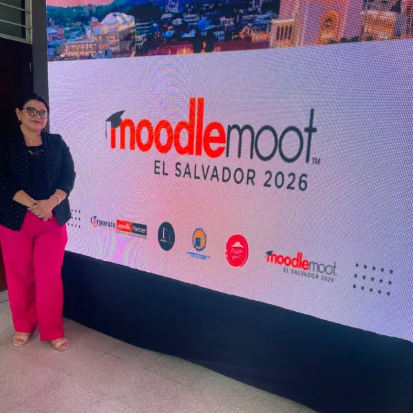 UAM destaca el uso de la Inteligencia Artificial en la formación docente durante el MoodleMoot El Salvador 2026