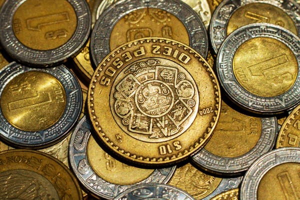 De la "paridad sagrada" al superpeso: 70 años de historia y lecciones del tipo de cambio en México