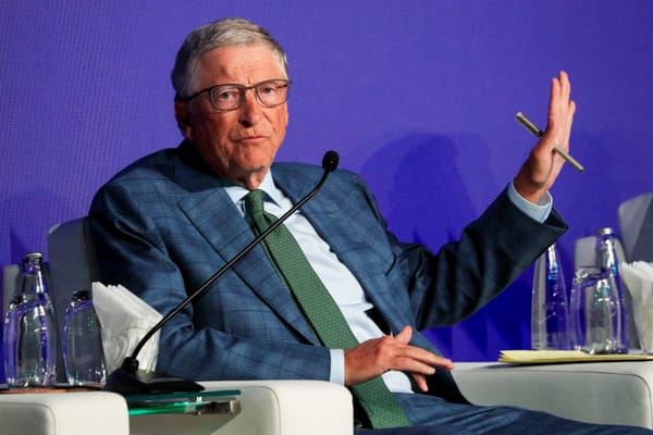 Bill Gates anticipa una revolución laboral: la inteligencia artificial asumirá la mayoría de los empleos en diez años