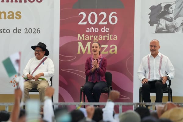 Avanza en Oaxaca la construcción de 76 caminos artesanales con inversión de 1,255 millones de pesos
