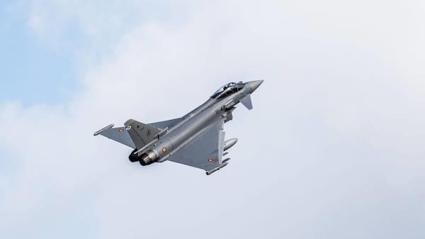 Dos cazas F-18 españoles de la OTAN derriban un dron no identificado que violó el espacio aéreo de Rumanía