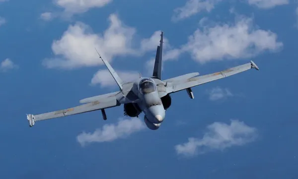 Cazas F-18 españoles de la OTAN derriban un dron que violó el espacio aéreo de Rumanía