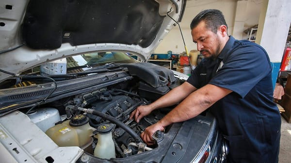 Apenas el 30% de los talleres mecánicos en Durango cumple con la norma ambiental; prevén sanciones de hasta 70 mil pesos