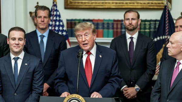 Trump condiciona la retirada de EE. UU. en Irán al control del petróleo y compara la situación con Venezuela