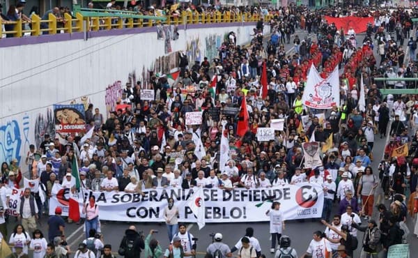 Marcha del 2 de Octubre reúne a 8 mil personas en CDMX; autoridades reportan saldo de 18 lesionados leves