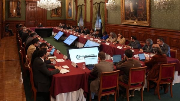 Sheinbaum evalúa avances del IMSS-Bienestar con gobernadores entre movilizaciones del sector salud