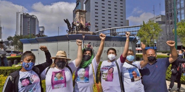 Feministas instalan antimonumento en Ciudad de México