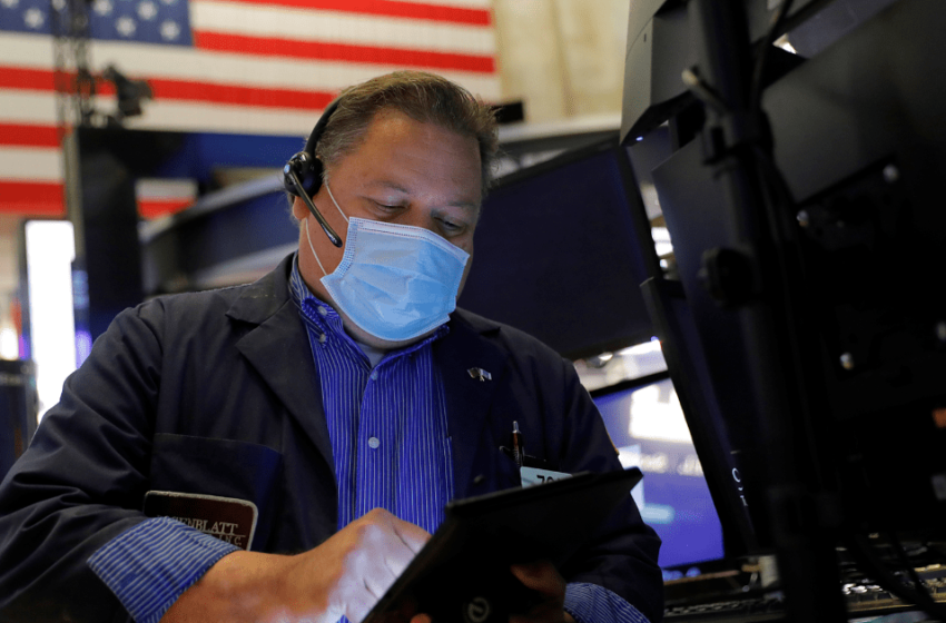  Wall Street cierra dispar; Nasdaq y S&P 500 caen presionados por tecnológicas