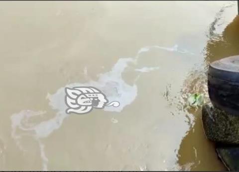  Lluvias ocasionaron escurrimiento de aceite en el río Coatzacoalcos – Imagen de Veracruz