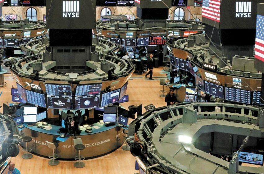  Wall Street cierra dispar; S&P y Nasdaq se benefician del avance de tecnológicas