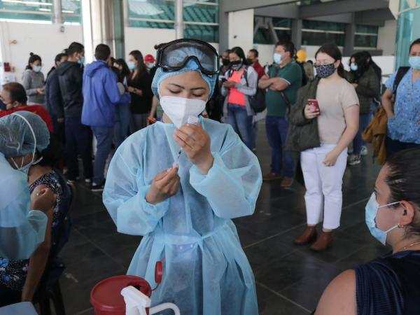  ‘Fantasma’ de cuarto pico de la pandemia acecha a las grandes ciudades
