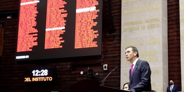  Lorenzo Córdova comparece ante la Cámara de Diputados entre reclamos