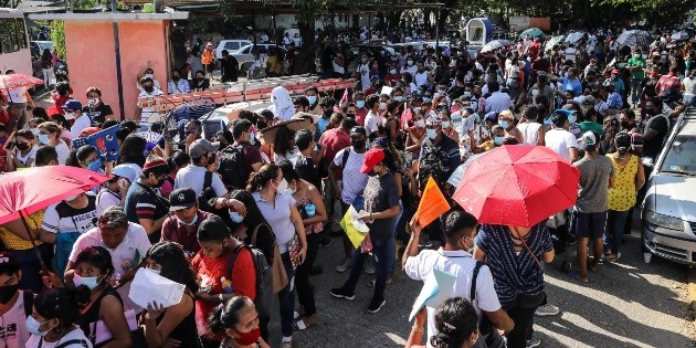  México añade 53 muertes por COVID y 916 nuevos casos