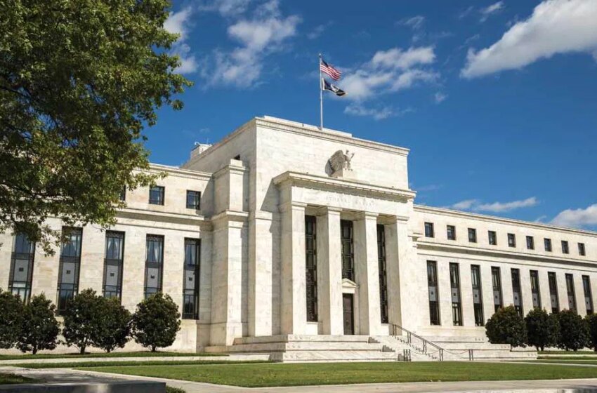  La Fed adoptó nuevas reglas que prohíben a altos funcionarios comprar acciones