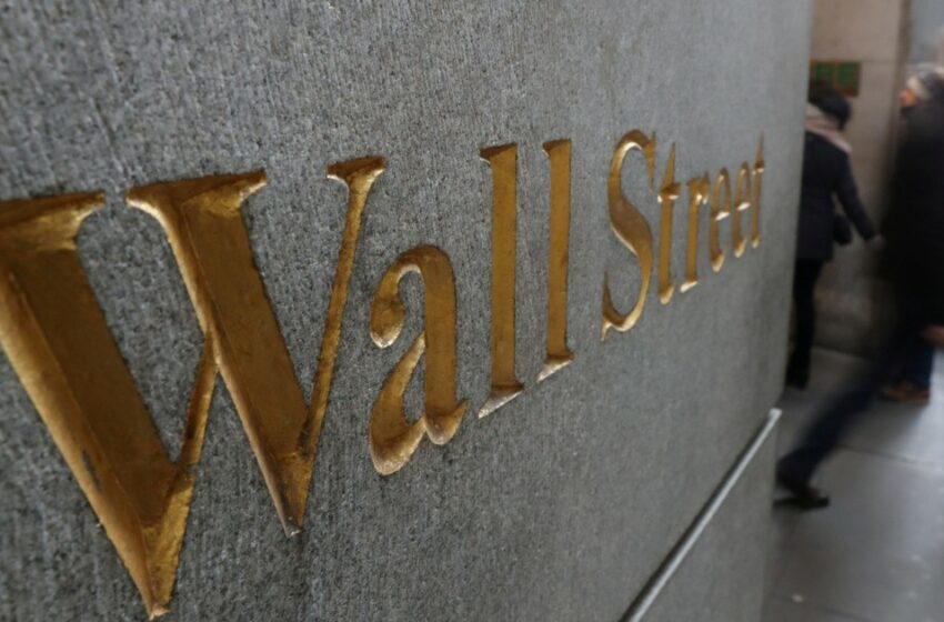  Wall Street cae marginalmente; espera que datos den dirección al mercado