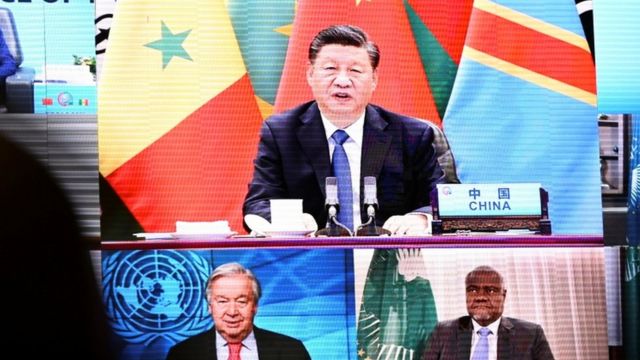 El presidente de China Xi Jinping celebra una reunión con líderes africanos, en Dakar, Senegal