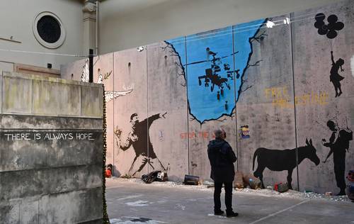  Montan en Milán una exhibición inmersiva con reproducciones inéditas de Banksy