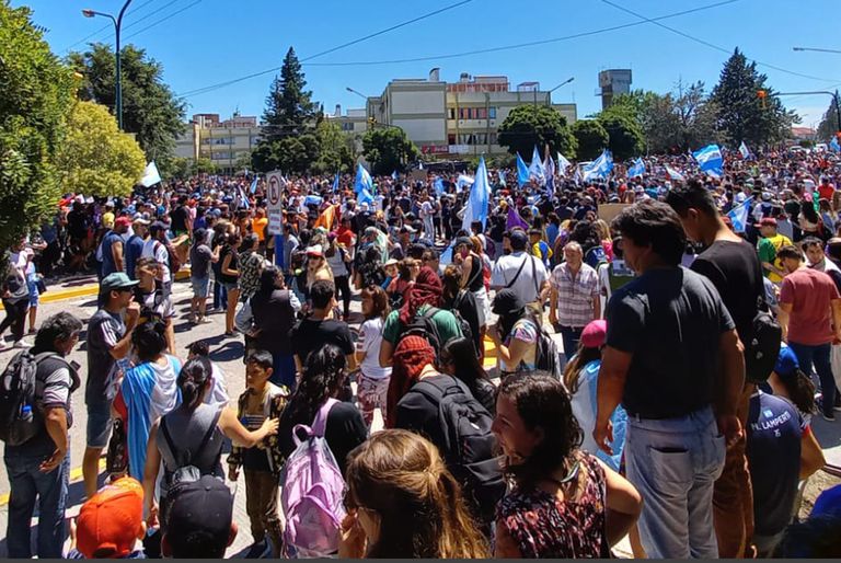  Las protestas en Chubut reavivan el debate sobre si es posible la minería sustentable – La Nación