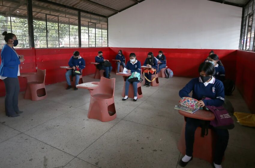  Ecuador pospuso el regreso a las clases presenciales debido a la variante Ómicron del coronavirus