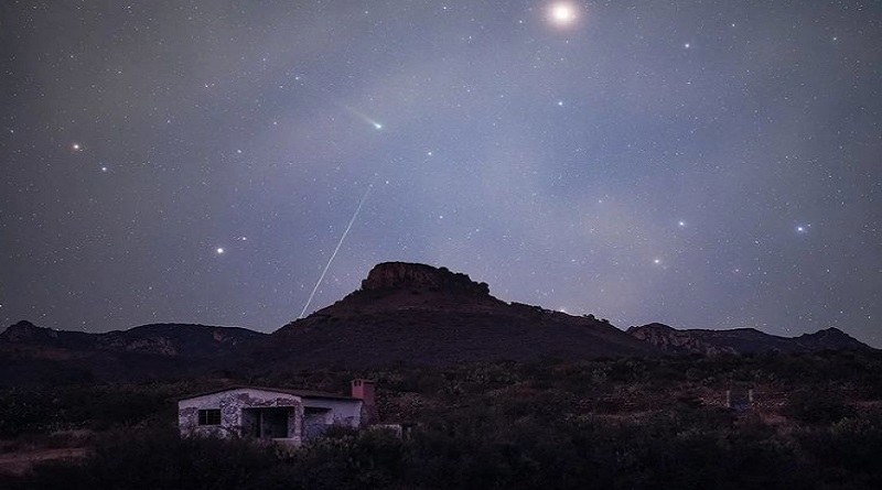  Captan el espectacular paso del cometa Leonard desde México