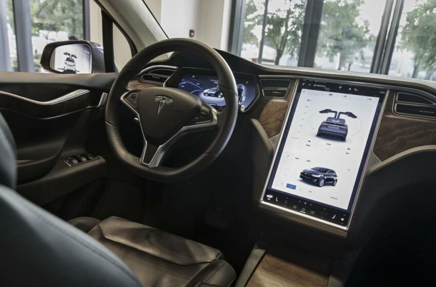  Tesla desactiva función de videojuegos en autos que provocaron una investigación