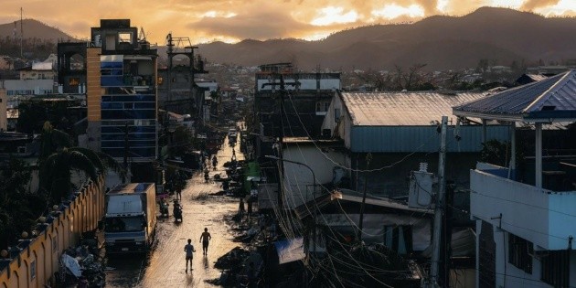  Suman al menos 375 muertos en Filipinas tras paso del supertifón "Rai" – El Informador