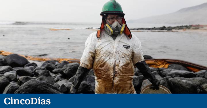  El Gobierno de Perú paraliza la carga y descarga de la refinería de Repsol que sufrió un derrame el 15 de enero