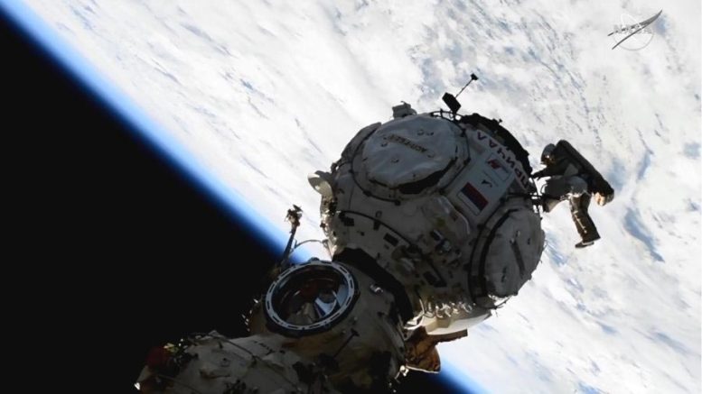  Cosmonautas rusos completan primera caminata espacial del año