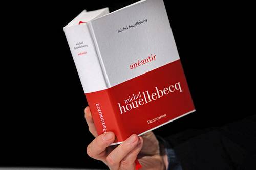  Houellebecq imagina la Francia de 2027 en Aniquilar, su nueva novela