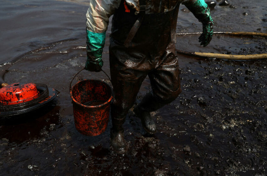  El Gobierno peruano cifra en 11.900 los barriles de crudo derramados en sus costas