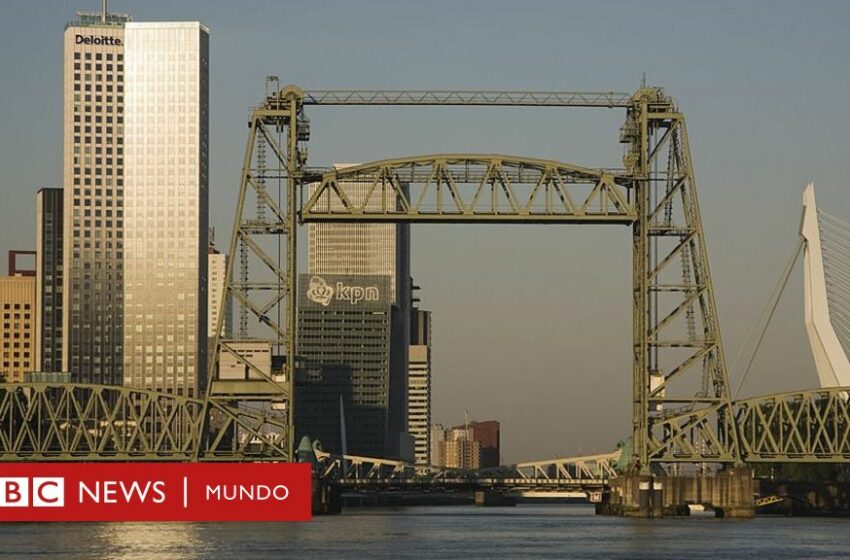  El histórico puente que desmantelarán en los Países Bajos para que pase el superyate de Jeff Bezos