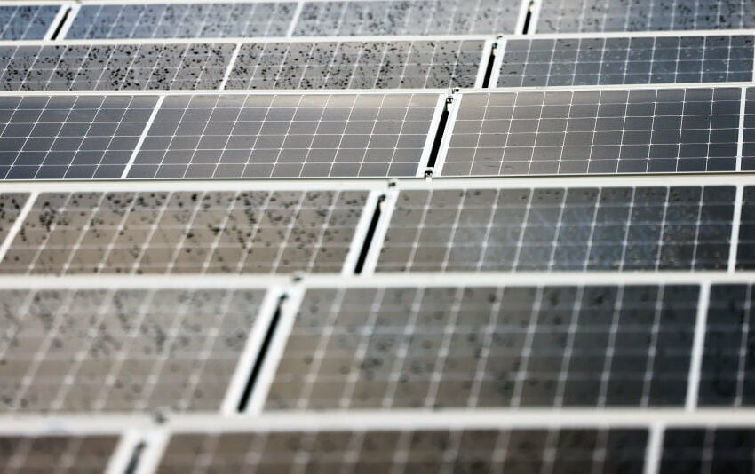  Científicos crean paneles solares más delgados que un cabello