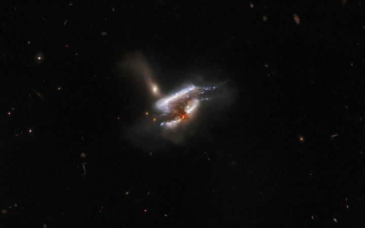  Hubble captura una vista épica de tres galaxias fusionándose en una
