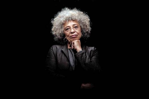  En su 50 aniversario, el sello Akal redita Mujeres, raza y clase, de Angela Davis