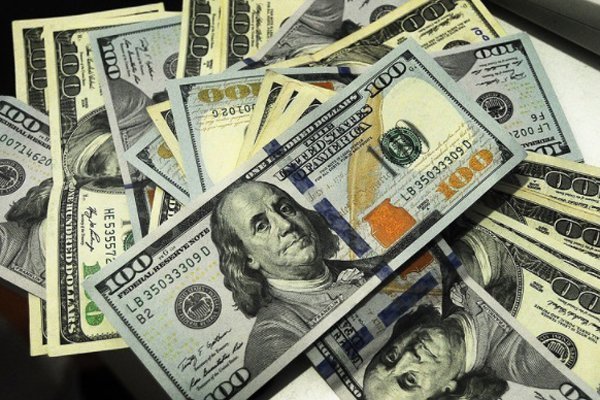  Dólar cae por debajo de los $ 800 pendiente de Ucrania y la Fed