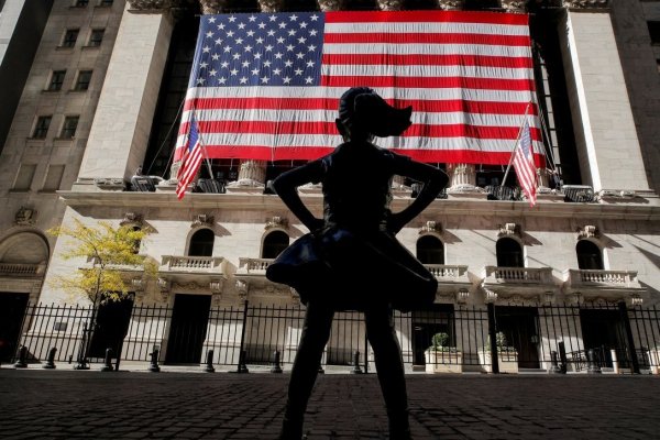  Wall Street opera mixto y rendimiento de bonos del Tesoro de EEUU toca nuevos máximos en 2 años