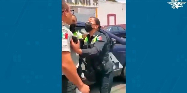  "Te voy a reventar": Elemento de la Guardia Nacional agrede a policías en Puebla