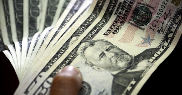  Dólar blue hoy domingo 17 de abril: a cuánto cotiza